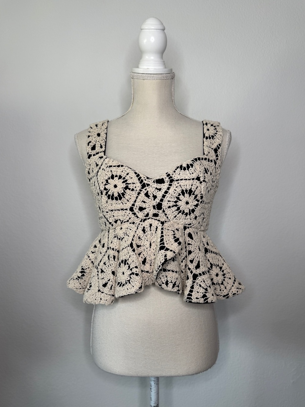 Never A Wallflower Cream Crochet Peplum Top Black Lining Size XS NWT